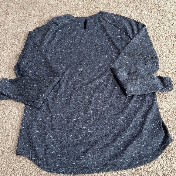 Lululemon Athletica grey mens long sleeve tee. - Picture 4 of 9